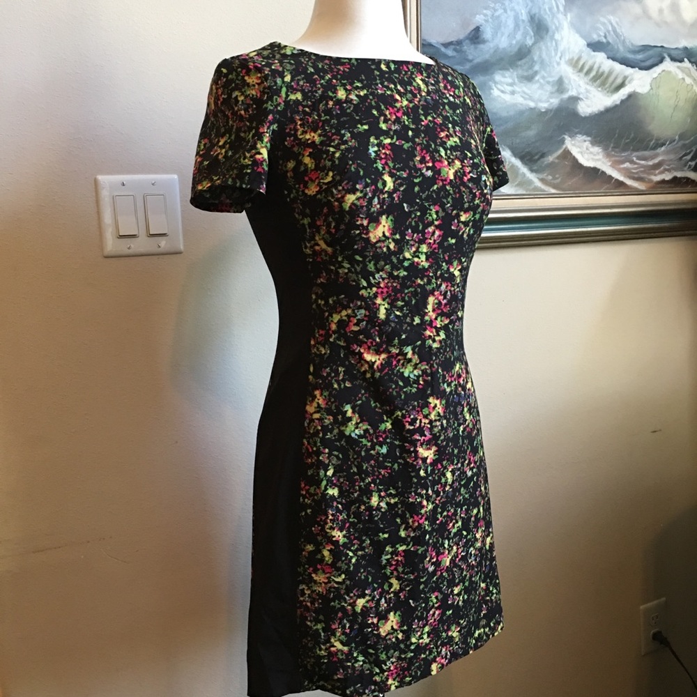 XHILARATION S/P Floral & Black Short Sleeve Slender Black Silhouette Dress